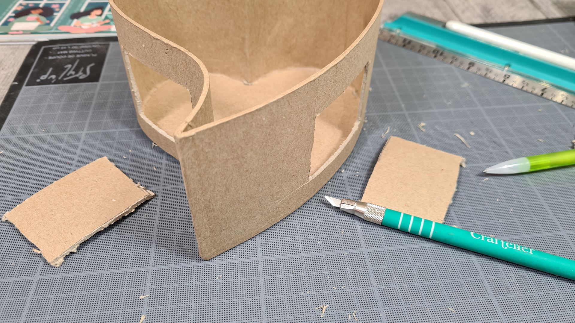 boîte-en-carton-récupérer-transformer-décorer-papier-scrap-recouvrir-coller-décorer-boîte-utile-nouvelle-vie-rangement-maison-boîte-à-thé-tisane-
